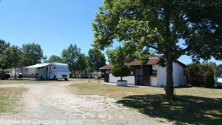 aire camping aire aire naturelle le grenouillat
