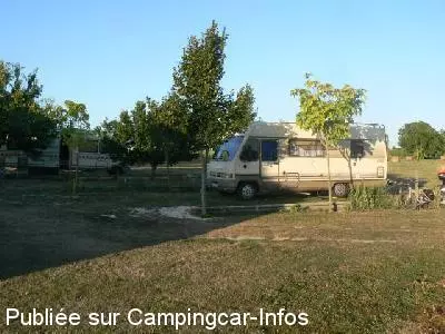 aire camping aire chateau combelongue
