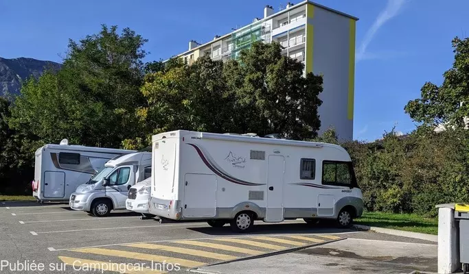 aire camping aire gap parking stade nautique