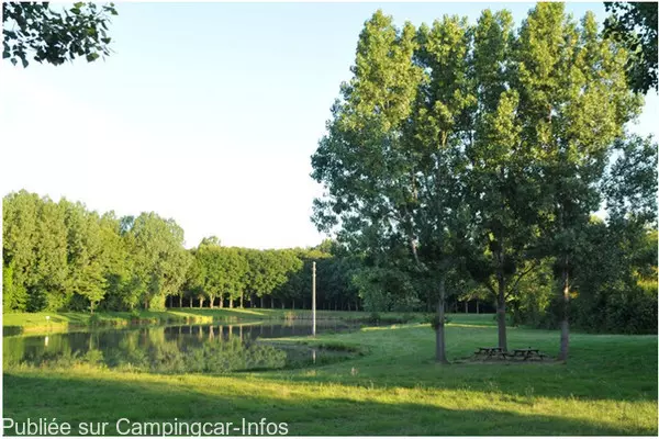 aire camping aire le champ saint pere