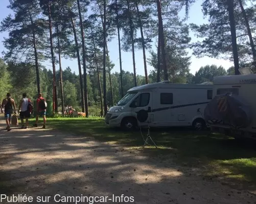 aire camping aire parking devant le camping